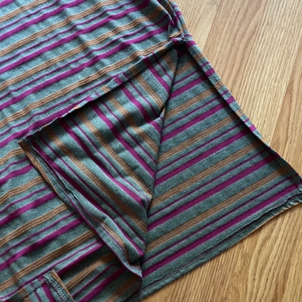 Striped fitted dress - Picture 8 of 10